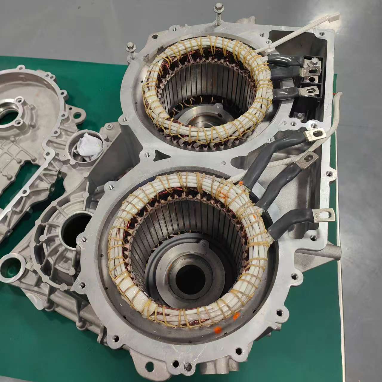 汽车驱动电机装配